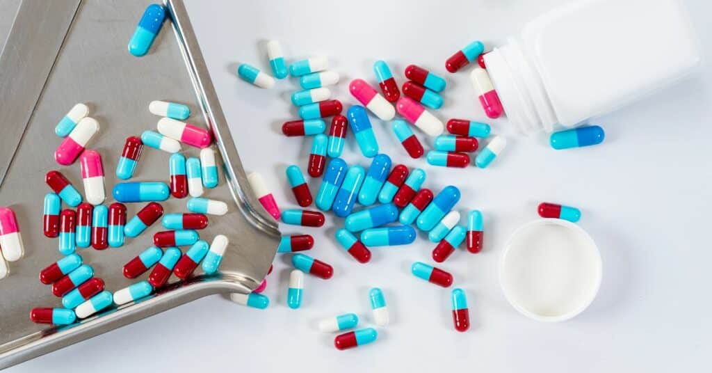 המדע מאחורי תרופות מדריך מקיף לסוגי סמים