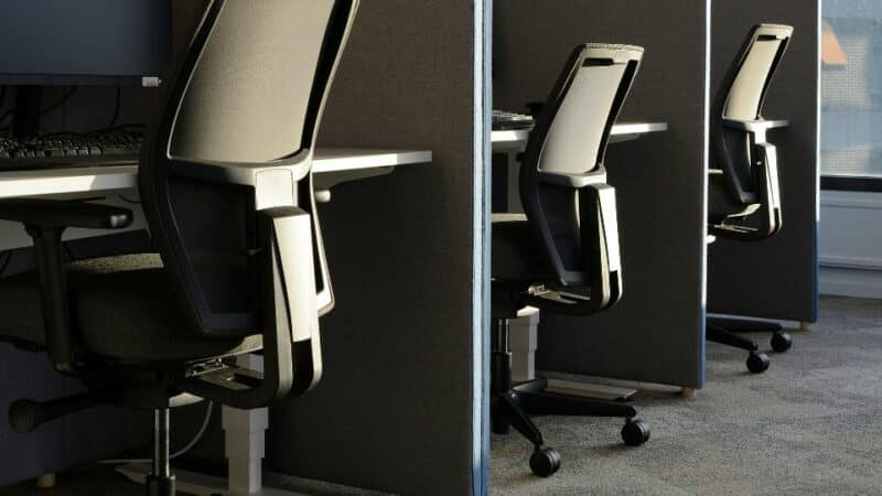 חשיבות ההשקעה בכיסאות משרדיים